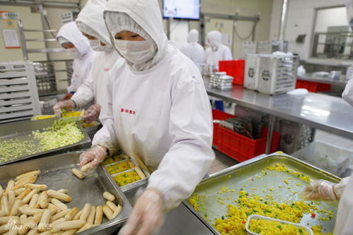 揭秘云端盛宴 新浪航空探秘航空餐从制作到销售的全过程